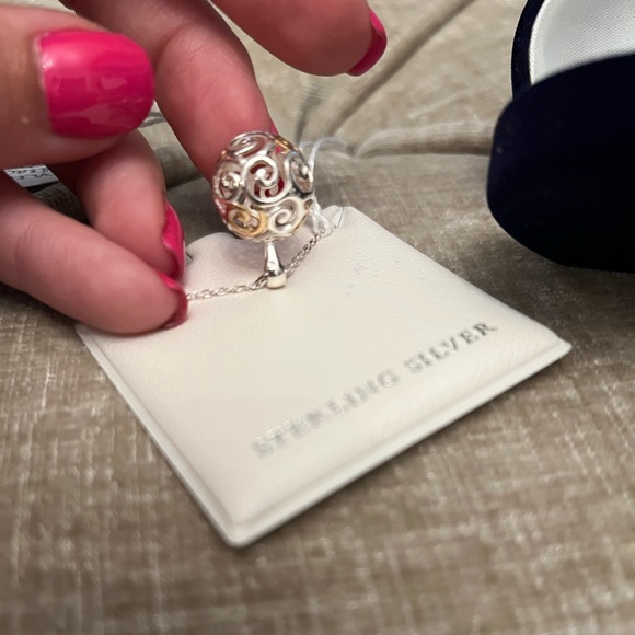 Solvar Swirl Pendent - Picture 3 of 9